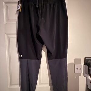 Under Armour Men's Black and Dark Gray Joggers